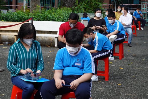 Sáng nay 16-4, TP.HCM bắt đầu tiêm vắc xin ngừa COVID-19 cho trẻ 5-12 tuổi - Ảnh 5. Sáng nay 16-4, TP.HCM bắt đầu tiêm vắc xin ngừa COVID-19 cho trẻ 5-12 tuổi - Ảnh 5.