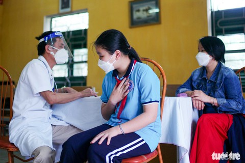 Hà Nội ngày đầu tiêm vắc xin COVID-19 cho trẻ dưới 12 tuổi: Số trẻ đến điểm tiêm chỉ đạt 30% - Ảnh 3. Hà Nội ngày đầu tiêm vắc xin COVID-19 cho trẻ dưới 12 tuổi: Số trẻ đến điểm tiêm chỉ đạt 30% - Ảnh 3.