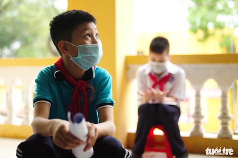 Hà Nội ngày đầu tiêm vắc xin COVID-19 cho trẻ dưới 12 tuổi: Số trẻ đến điểm tiêm chỉ đạt 30% - Ảnh 4. Hà Nội ngày đầu tiêm vắc xin COVID-19 cho trẻ dưới 12 tuổi: Số trẻ đến điểm tiêm chỉ đạt 30% - Ảnh 4.