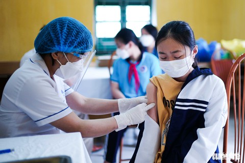 Hà Nội ngày đầu tiêm vắc xin COVID-19 cho trẻ dưới 12 tuổi: Số trẻ đến điểm tiêm chỉ đạt 30% - Ảnh 5. Hà Nội ngày đầu tiêm vắc xin COVID-19 cho trẻ dưới 12 tuổi: Số trẻ đến điểm tiêm chỉ đạt 30% - Ảnh 5.