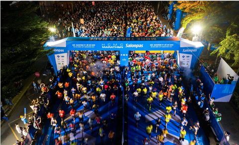 HCMC Marathon trao huy chương mạ vàng 24K cho nhà vô địch - Ảnh 1. HCMC Marathon trao huy chương mạ vàng 24K cho nhà vô địch - Ảnh 1.