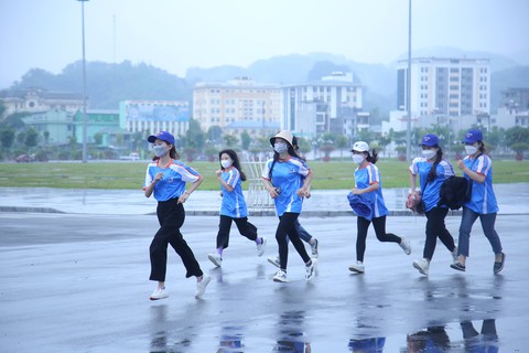 1 triệu km đi bộ, chạy bộ vì cộng đồng chặng thứ 4, huy động kinh phí xây nhà văn hóa - Ảnh 2. 1 triệu km đi bộ, chạy bộ vì cộng đồng chặng thứ 4, huy động kinh phí xây nhà văn hóa - Ảnh 2.