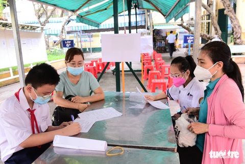 Sáng nay 16-4, TP.HCM bắt đầu tiêm vắc xin ngừa COVID-19 cho trẻ 5-12 tuổi - Ảnh 4. Sáng nay 16-4, TP.HCM bắt đầu tiêm vắc xin ngừa COVID-19 cho trẻ 5-12 tuổi - Ảnh 4.