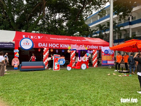 Sáng nay diễn ra Ngày hội tư vấn tuyển sinh tại TP.HCM với cả ngàn chuyên gia tư vấn - Ảnh 9. Sáng nay diễn ra Ngày hội tư vấn tuyển sinh tại TP.HCM với cả ngàn chuyên gia tư vấn - Ảnh 9.