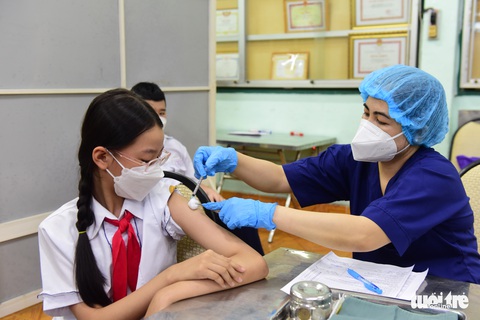 Sáng nay 16-4, TP.HCM bắt đầu tiêm vắc xin ngừa COVID-19 cho trẻ 5-12 tuổi - Ảnh 7. Sáng nay 16-4, TP.HCM bắt đầu tiêm vắc xin ngừa COVID-19 cho trẻ 5-12 tuổi - Ảnh 7.