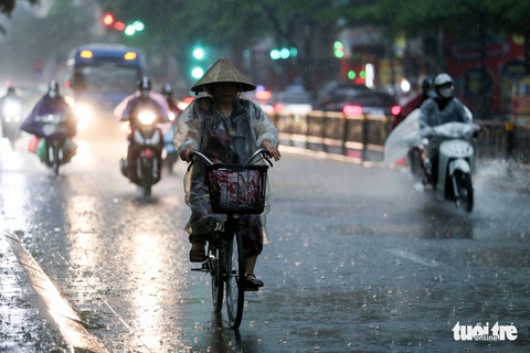 Miền Bắc cuối tuần mưa dông mạnh, miền Nam mưa chuyển mùa - Ảnh 2. Miền Bắc cuối tuần mưa dông mạnh, miền Nam mưa chuyển mùa - Ảnh 2.