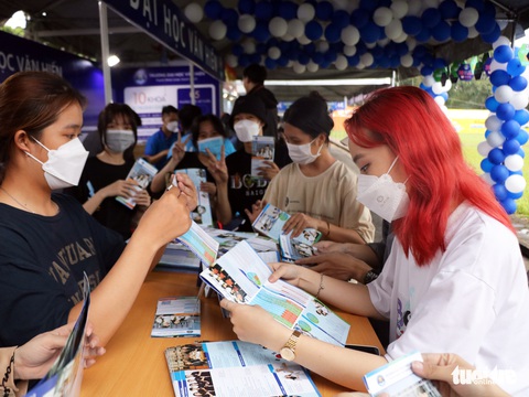 Nhộn nhịp chuẩn bị đón thí sinh dự Ngày hội tư vấn tuyển sinh - hướng nghiệp 2022 - Ảnh 1. Nhộn nhịp chuẩn bị đón thí sinh dự Ngày hội tư vấn tuyển sinh - hướng nghiệp 2022 - Ảnh 1.