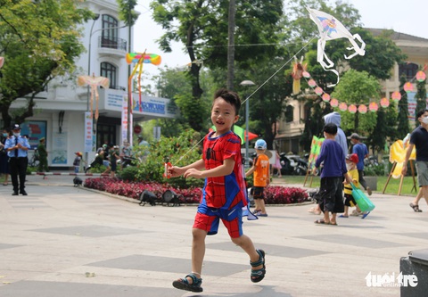 Lễ hội diều Huế 2022: Diều rồng, diều bướm, diều sáo tung bay - Ảnh 3. Lễ hội diều Huế 2022: Diều rồng, diều bướm, diều sáo tung bay - Ảnh 3.