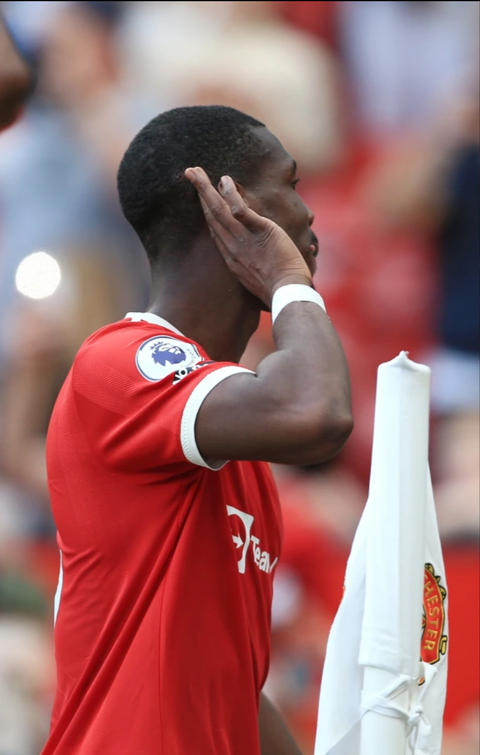 Paul Pogba châm dầu vào lửa giận của CĐV M.U - Ảnh 2. Paul Pogba châm dầu vào lửa giận của CĐV M.U - Ảnh 2.