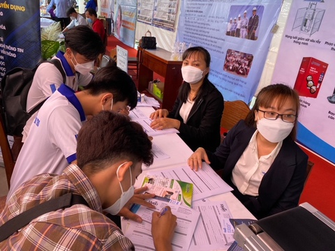 Ngày hội việc làm, tuyển dụng ‘tươi’ - Ảnh 1. Ngày hội việc làm, tuyển dụng ‘tươi’ - Ảnh 1.