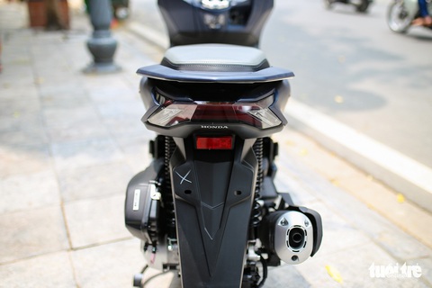 Honda PCX 160 giá 90 triệu đồng tại Hà Nội - Hàng hiếm cho dân chơi - Ảnh 9. Honda PCX 160 giá 90 triệu đồng tại Hà Nội - Hàng hiếm cho dân chơi - Ảnh 9.