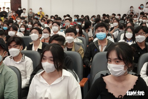 Ngày hội tư vấn tuyển sinh giúp học sinh xác định được ngành yêu thích, định hướng ôn tập tốt hơn - Ảnh 8. Ngày hội tư vấn tuyển sinh giúp học sinh xác định được ngành yêu thích, định hướng ôn tập tốt hơn - Ảnh 8.