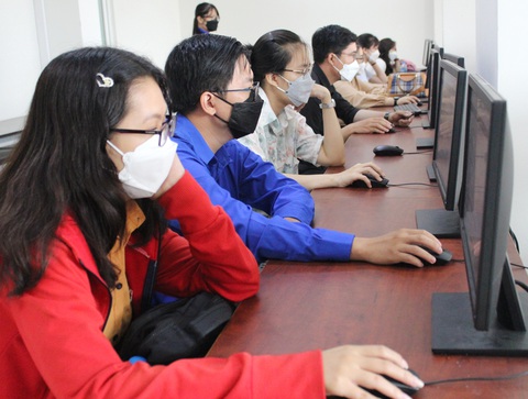 Thầy cô giáo trẻ so tài kiến thức lý luận - Ảnh 1. Thầy cô giáo trẻ so tài kiến thức lý luận - Ảnh 1.