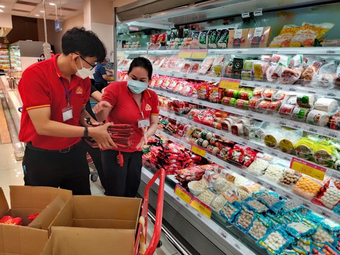 Xăng giảm không đủ kéo giá thực phẩm, có mặt hàng còn rục rịch tăng giá - Ảnh 1. Xăng giảm không đủ kéo giá thực phẩm, có mặt hàng còn rục rịch tăng giá - Ảnh 1.
