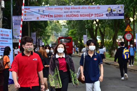 Sáng nay diễn ra Ngày hội tư vấn tuyển sinh tại TP.HCM với cả ngàn chuyên gia tư vấn - Ảnh 3. Sáng nay diễn ra Ngày hội tư vấn tuyển sinh tại TP.HCM với cả ngàn chuyên gia tư vấn - Ảnh 3.