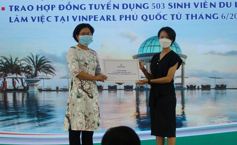 Vinpearl sẽ tuyển dụng 10.000 sinh viên du lịch Đại học Đông Á - Ảnh 2. Vinpearl sẽ tuyển dụng 10.000 sinh viên du lịch Đại học Đông Á - Ảnh 2.
