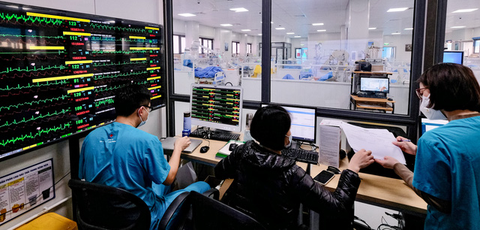 Nếu bác sĩ, giáo viên giỏi giang, sao không ra trường tư, bệnh viện tư? - Ảnh 1. Nếu bác sĩ, giáo viên giỏi giang, sao không ra trường tư, bệnh viện tư? - Ảnh 1.