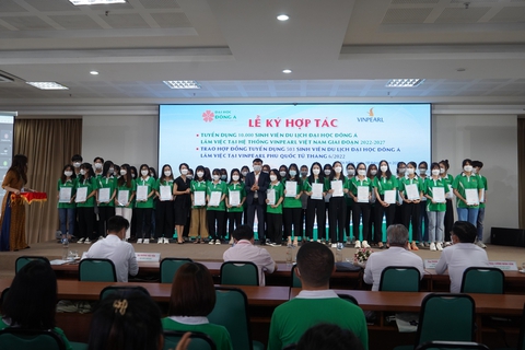 Vinpearl sẽ tuyển dụng 10.000 sinh viên du lịch Đại học Đông Á - Ảnh 1. Vinpearl sẽ tuyển dụng 10.000 sinh viên du lịch Đại học Đông Á - Ảnh 1.