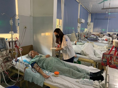 Bạn trẻ đưa suất ăn miễn phí đến người nghèo - Ảnh 1. Bạn trẻ đưa suất ăn miễn phí đến người nghèo - Ảnh 1.