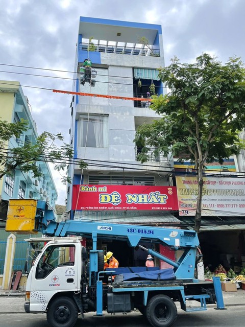 Ngăn chặn kịp thời nguy cơ vi phạm hành lang an toàn lưới điện tại Đà Nẵng - Ảnh 2. Ngăn chặn kịp thời nguy cơ vi phạm hành lang an toàn lưới điện tại Đà Nẵng - Ảnh 2.