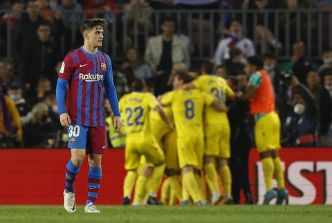 Barca thua sốc đội đang đua trụ hạng Cadiz - Ảnh 1. Barca thua sốc đội đang đua trụ hạng Cadiz - Ảnh 1.