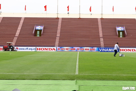 Sân Việt Trì chạy đua trước trận U23 Việt Nam - U20 Hàn Quốc - Ảnh 4. Sân Việt Trì chạy đua trước trận U23 Việt Nam - U20 Hàn Quốc - Ảnh 4.