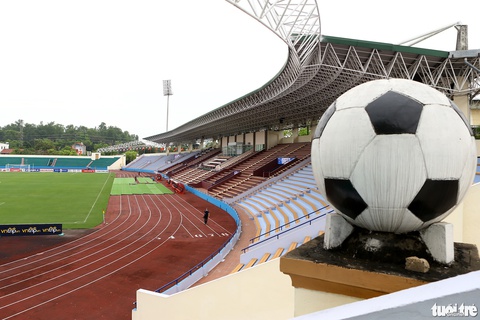 Sân Việt Trì chạy đua trước trận U23 Việt Nam - U20 Hàn Quốc - Ảnh 8. Sân Việt Trì chạy đua trước trận U23 Việt Nam - U20 Hàn Quốc - Ảnh 8.