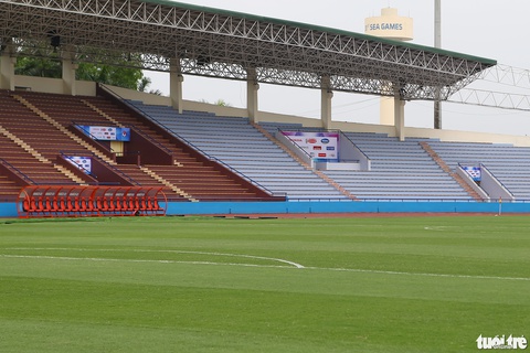 Sân Việt Trì chạy đua trước trận U23 Việt Nam - U20 Hàn Quốc - Ảnh 3. Sân Việt Trì chạy đua trước trận U23 Việt Nam - U20 Hàn Quốc - Ảnh 3.