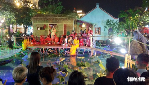 Ngày sách và văn hóa đọc khai mạc tưng bừng tại phố đi bộ Nguyễn Huệ - Ảnh 6. Ngày sách và văn hóa đọc khai mạc tưng bừng tại phố đi bộ Nguyễn Huệ - Ảnh 6.