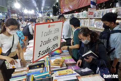 Ngày sách và văn hóa đọc khai mạc tưng bừng tại phố đi bộ Nguyễn Huệ - Ảnh 9. Ngày sách và văn hóa đọc khai mạc tưng bừng tại phố đi bộ Nguyễn Huệ - Ảnh 9.