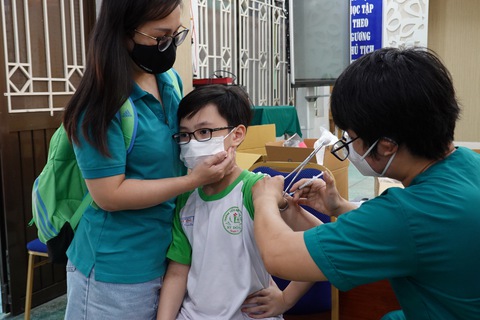 Trẻ có thể vừa tiêm vắc xin COVID-19 vừa tiêm vắc xin cúm, sởi, rubella? - Ảnh 1. Trẻ có thể vừa tiêm vắc xin COVID-19 vừa tiêm vắc xin cúm, sởi, rubella? - Ảnh 1.
