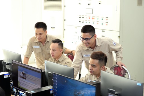 Những người ‘thắp sáng niềm tin’ cuối trời Tây Bắc - Ảnh 1. Những người ‘thắp sáng niềm tin’ cuối trời Tây Bắc - Ảnh 1.