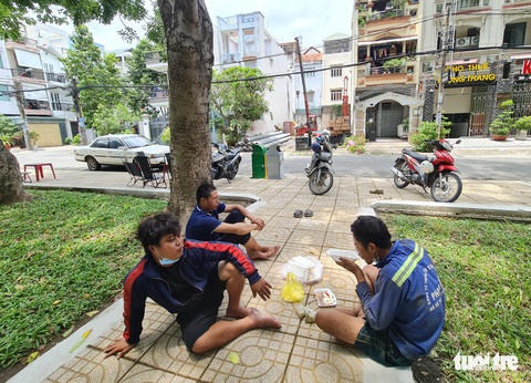Những bữa trưa qua quýt bên đường - Ảnh 3. Những bữa trưa qua quýt bên đường - Ảnh 3.