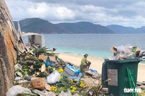 Vì sao Côn Đảo không cho chủ ca nô xây miếu thờ? - Ảnh 3. Vì sao Côn Đảo không cho chủ ca nô xây miếu thờ? - Ảnh 3.