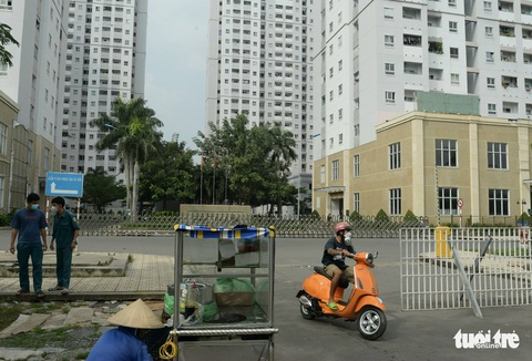 Mua chung cư nhiều năm chưa có sổ hồng, chủ đầu tư nói chậm vì dịch - Ảnh 4. Mua chung cư nhiều năm chưa có sổ hồng, chủ đầu tư nói chậm vì dịch - Ảnh 4.
