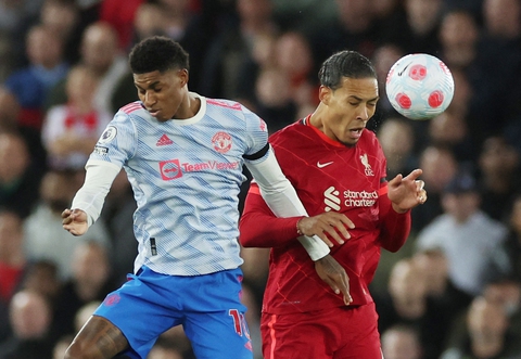 Đè bẹp Man United 4-0, Liverpool tạm chiếm ngôi đầu bảng - Ảnh 3. Đè bẹp Man United 4-0, Liverpool tạm chiếm ngôi đầu bảng - Ảnh 3.