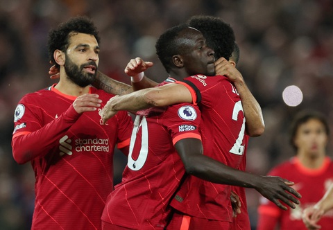 Đè bẹp Man United 4-0, Liverpool tạm chiếm ngôi đầu bảng - Ảnh 1. Đè bẹp Man United 4-0, Liverpool tạm chiếm ngôi đầu bảng - Ảnh 1.