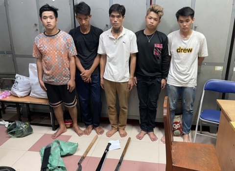 Đòi nợ người yêu cũ bất thành, cô gái méc bạn trai mới, 10 người đi chém 3 người - Ảnh 1. Đòi nợ người yêu cũ bất thành, cô gái méc bạn trai mới, 10 người đi chém 3 người - Ảnh 1.