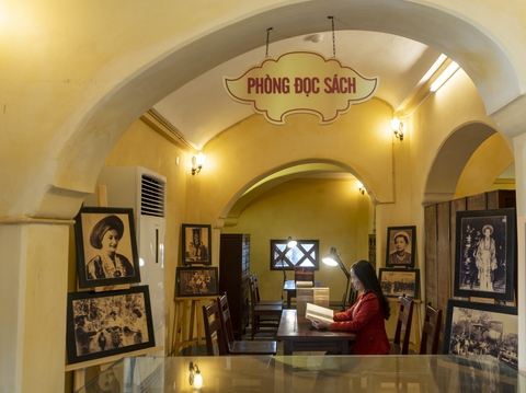 Tôn vinh văn hóa đọc ở Lầu Tàng Thư trong Kinh thành Huế - Ảnh 1. Tôn vinh văn hóa đọc ở Lầu Tàng Thư trong Kinh thành Huế - Ảnh 1.