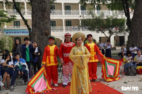 Cháu tôi rớt tốt nghiệp vì điểm liệt môn sử - Ảnh 1. Cháu tôi rớt tốt nghiệp vì điểm liệt môn sử - Ảnh 1.