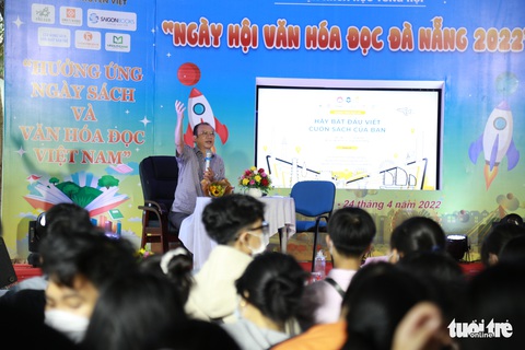 Đừng chần chừ, bạn trẻ hãy bắt đầu viết cuốn sách của mình - Ảnh 1. Đừng chần chừ, bạn trẻ hãy bắt đầu viết cuốn sách của mình - Ảnh 1.