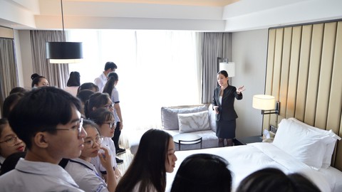 Sinh viên phản ứng vì trường đòi ‘phạt’ nếu tự hủy đi thực tế, trường... thu hồi thông báo - Ảnh 1. Sinh viên phản ứng vì trường đòi ‘phạt’ nếu tự hủy đi thực tế, trường... thu hồi thông báo - Ảnh 1.