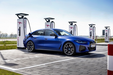 Sếp BMW: Tesla hết thời làm mưa làm gió thị trường xe điện - Ảnh 1. Sếp BMW: Tesla hết thời làm mưa làm gió thị trường xe điện - Ảnh 1.