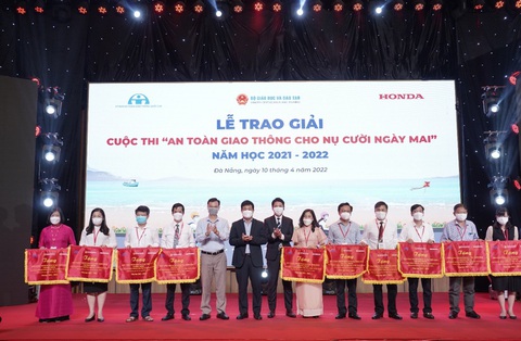 Trao giải cuộc thi ‘An toàn giao thông cho nụ cười ngày mai’ năm 2021 - 2022 - Ảnh 4. Trao giải cuộc thi ‘An toàn giao thông cho nụ cười ngày mai’ năm 2021 - 2022 - Ảnh 4.