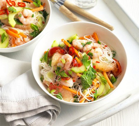 Gỏi tôm bưởi trộn bún gạo siêu dễ cho ngày hè - Ảnh 1. Gỏi tôm bưởi trộn bún gạo siêu dễ cho ngày hè - Ảnh 1.