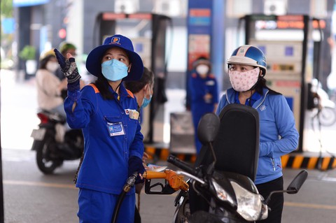 Giá xăng dầu bật tăng trở lại sau 3 phiên giảm - Ảnh 1. Giá xăng dầu bật tăng trở lại sau 3 phiên giảm - Ảnh 1.