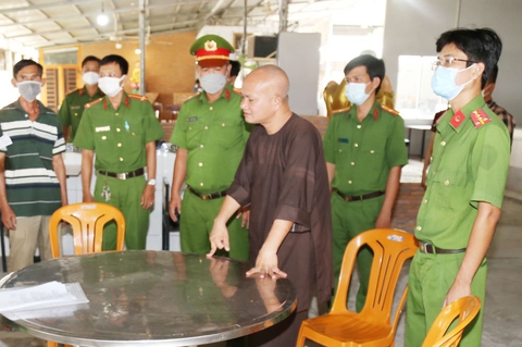 ‘Thầy Phúc nhận nhiều trẻ em về nuôi, rồi đánh đập gây thương tích - Ảnh 1. ‘Thầy Phúc nhận nhiều trẻ em về nuôi, rồi đánh đập gây thương tích - Ảnh 1.