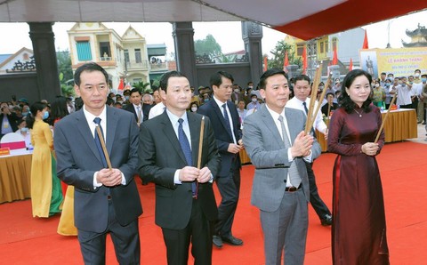 Tôn vinh công lao sử gia Lê Văn Hưu - Ảnh 2. Tôn vinh công lao sử gia Lê Văn Hưu - Ảnh 2.
