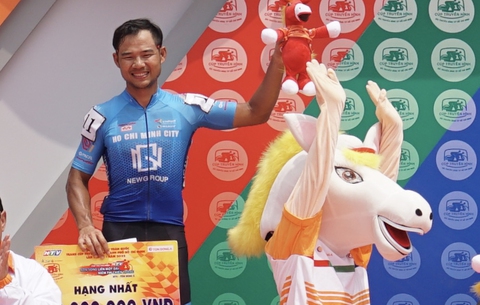 Video: Áo vàng Igor Frolov ‘phá’ sức đối thủ để Nguyệt Minh giành chiến thắng - Ảnh 1. Video: Áo vàng Igor Frolov ‘phá’ sức đối thủ để Nguyệt Minh giành chiến thắng - Ảnh 1.