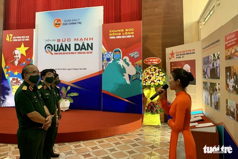 Rưng rưng cảm xúc qua triển lãm Sức mạnh quân dân - Ảnh 1. Rưng rưng cảm xúc qua triển lãm Sức mạnh quân dân - Ảnh 1.